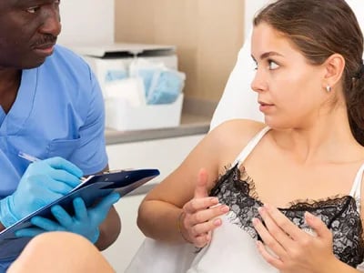Brustvergrößerung mit Straffung und Fitness: Wie sich das auf die Genesung auswirkt