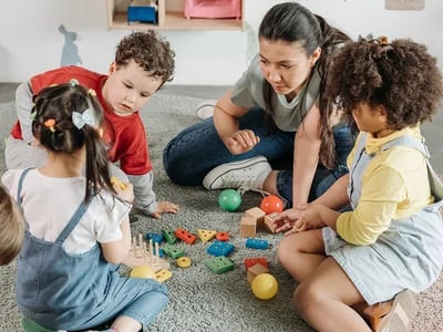 Individuelle Lösungen für Kinderbetreuung und Seniorenpflege: Von der Vermittlung bis zur Betreuung