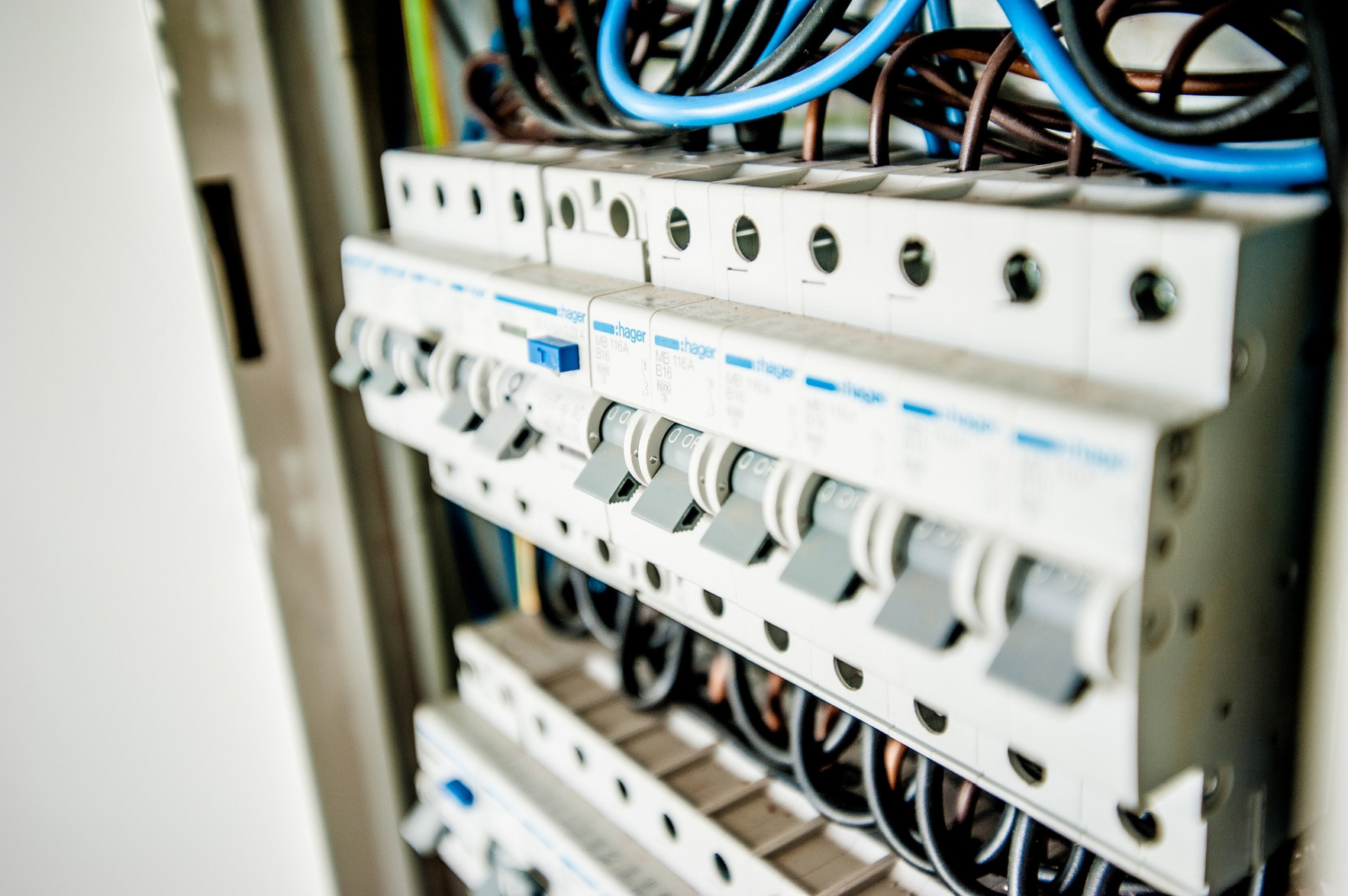 Suchst du einen Elektriker in der Nähe? meister-job hilft dir!