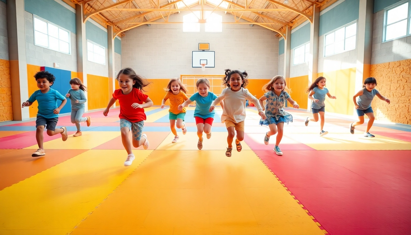 Bewegungsspiele fuer Kinder, um mehr hier mehr erfahren. Kinder spielen in einer Turnhalle mit viel Freude.